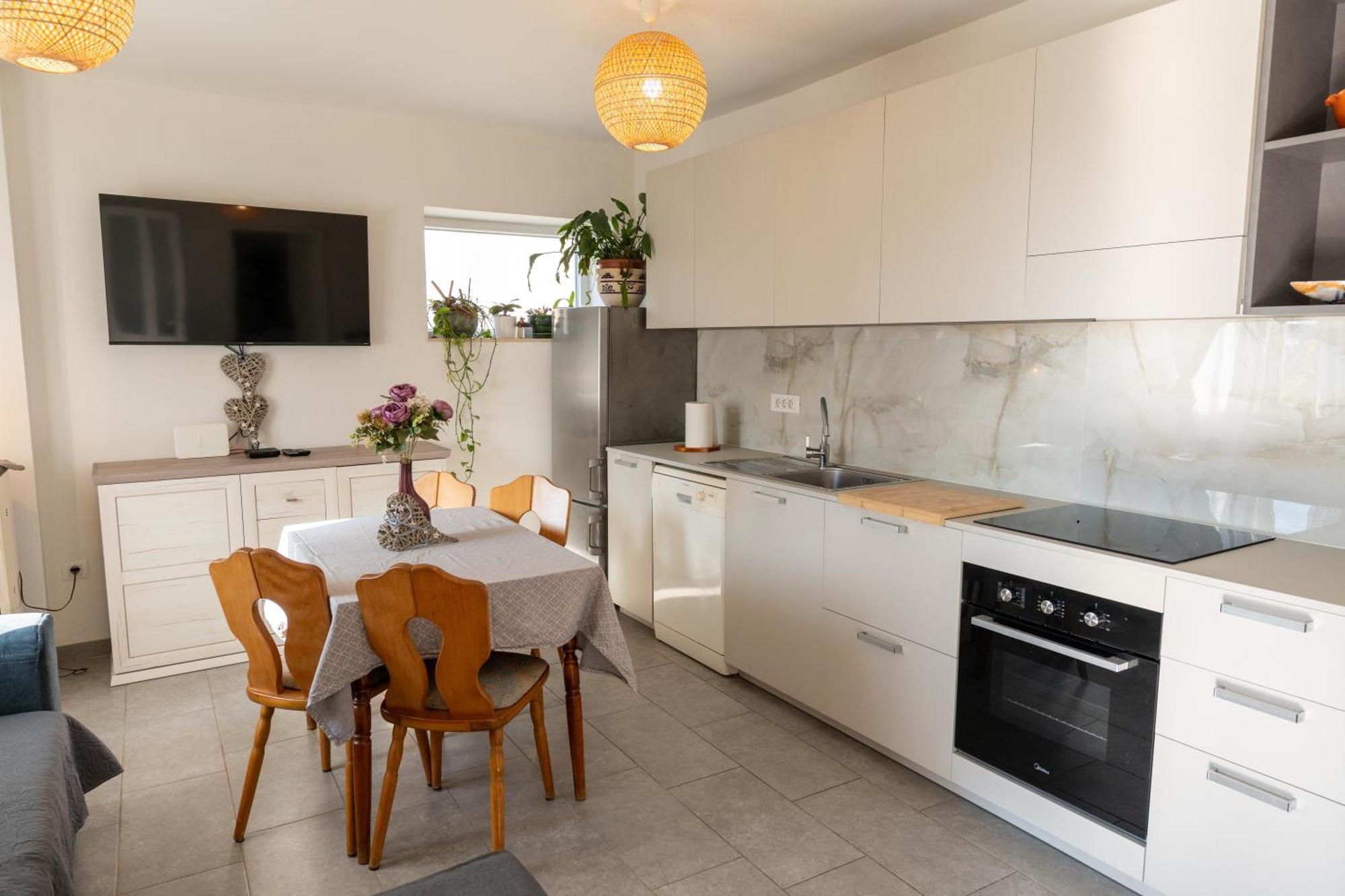 Two-bedroom Rea In Apartman *