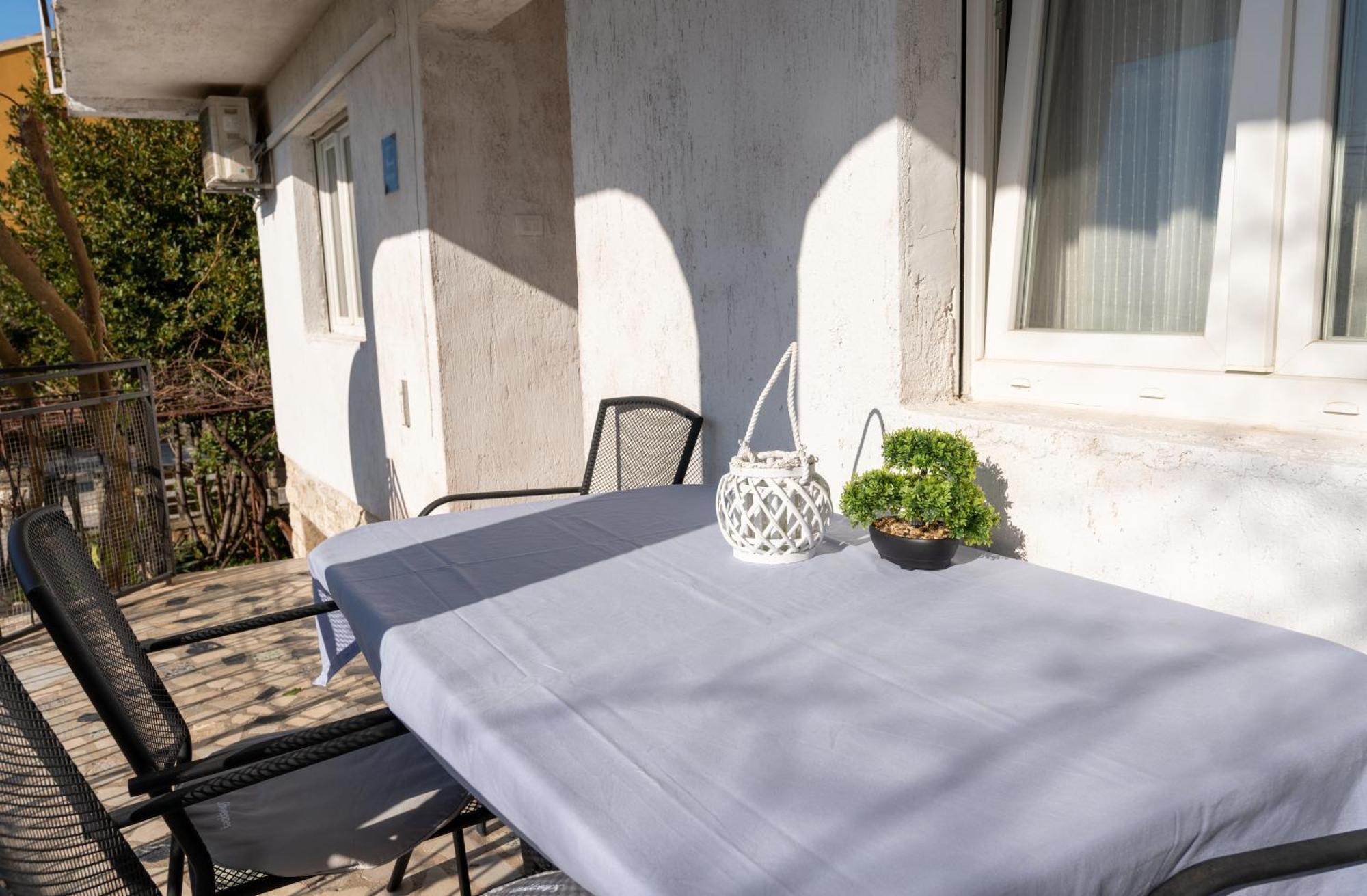 Two-bedroom Rea In Apartman