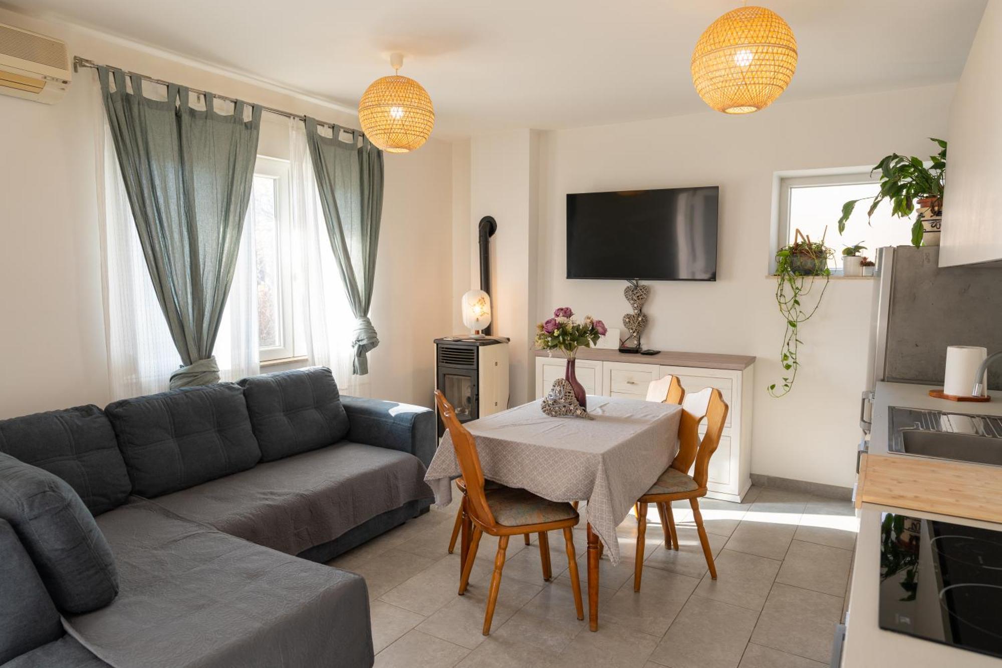Two-bedroom Rea In Apartman *