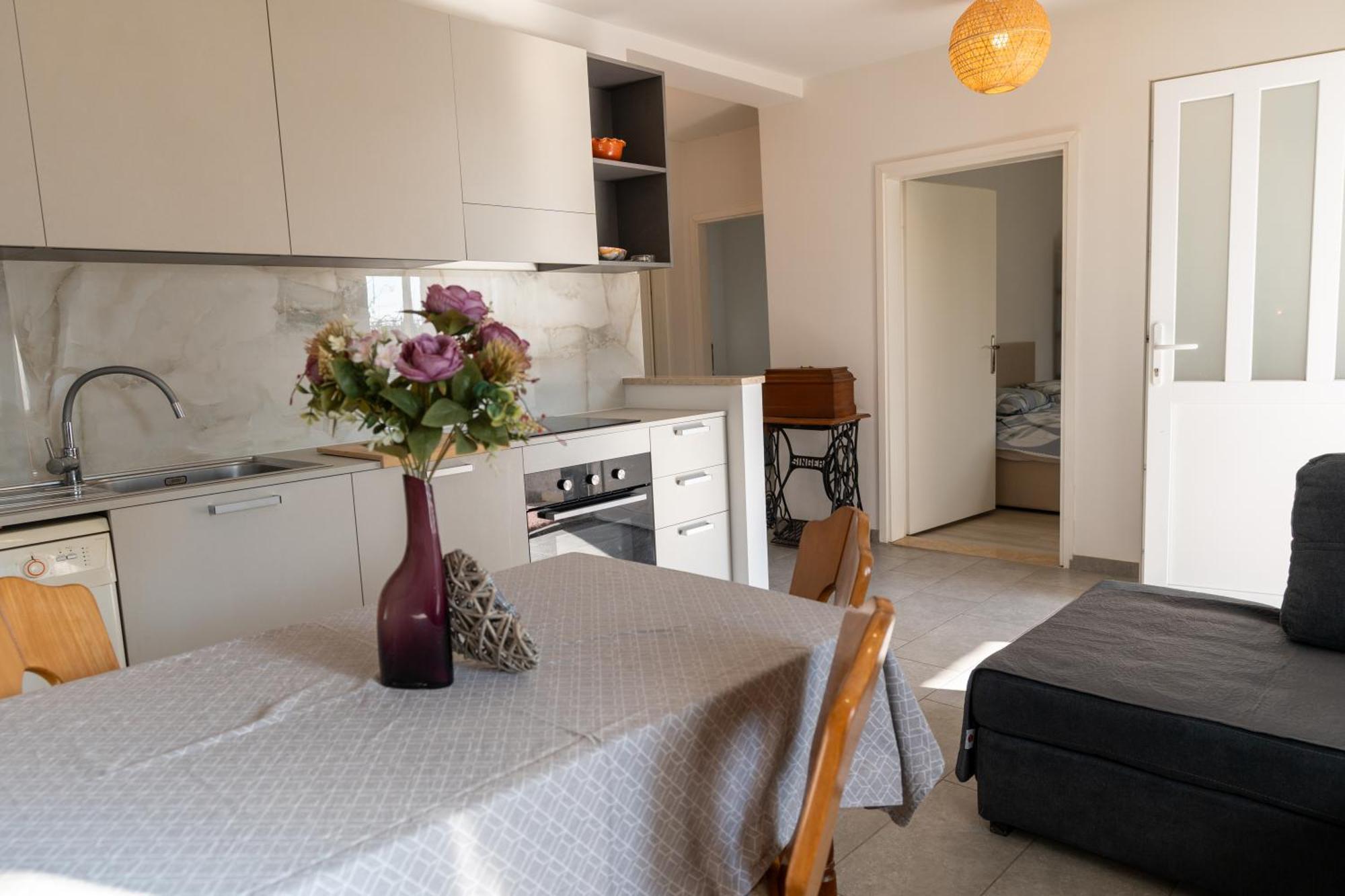 Appartement Two-bedroom Rea In *