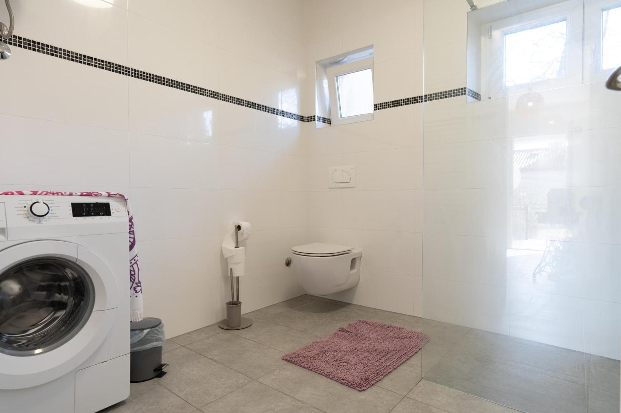 Two-bedroom Rea In